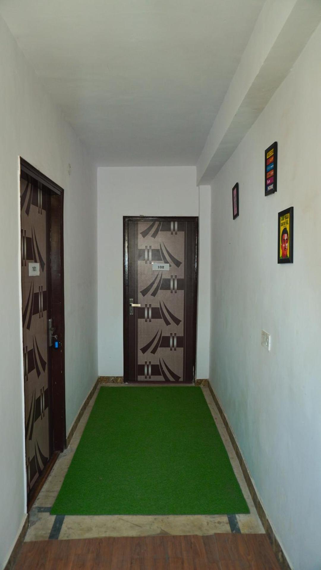 Flips With Mykonos Guest House New Delhi Exterior photo
